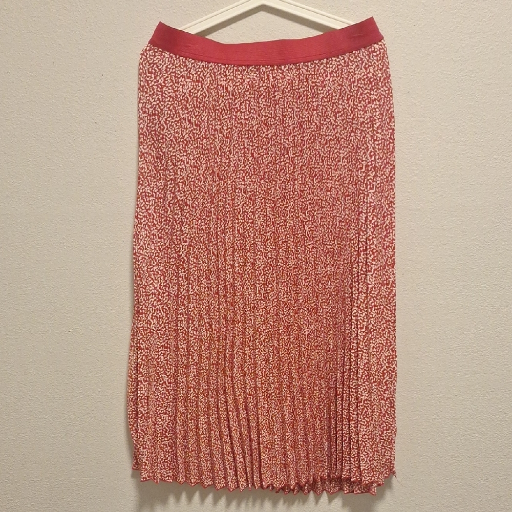 NWT. Vince Camuto Red and White Pleated Midi Skirt